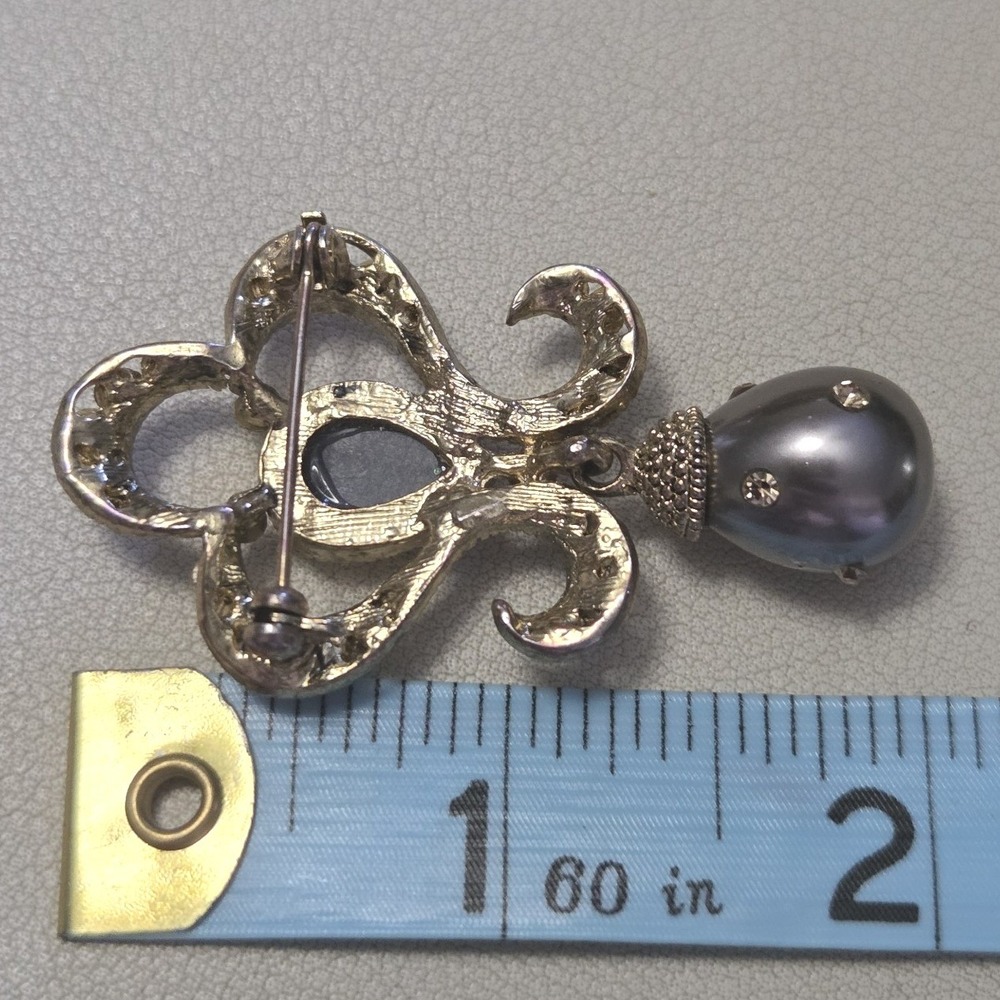 Vintage Unsigned Pink Multicolor Rhinestone Brooch‎ Pin with Faux Pearl Dangle - Picture 3 of 3